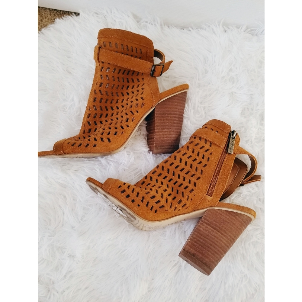 🍂 BCBG | Taupe Heels